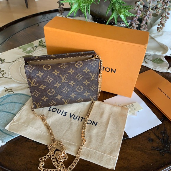 Toiletries 19 W/ Crossbody Conversion Insert - Picture 1 of 15